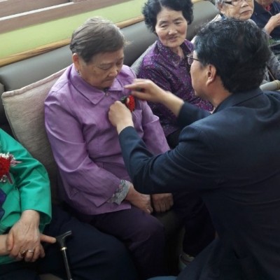 주야간보호 어버이날 행사 진행 이미지